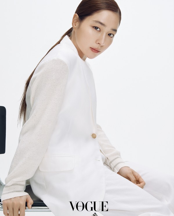 배우 이민정, 모던하고 우아한 패션 화보 공개
